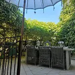 Au Clos Des Anges Oda ve Kahvaltı